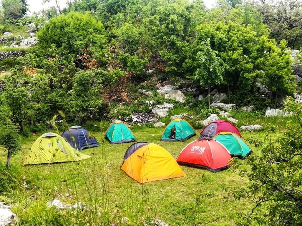 Camp Oaza,Lipa Hotel Cetinje Ngoại thất bức ảnh