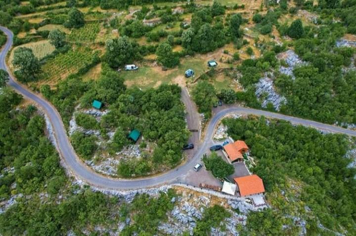 Camp Oaza,Lipa Hotel Cetinje Ngoại thất bức ảnh