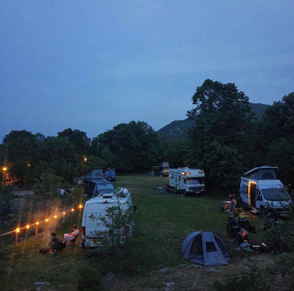 Camp Oaza,Lipa Hotel Cetinje Ngoại thất bức ảnh