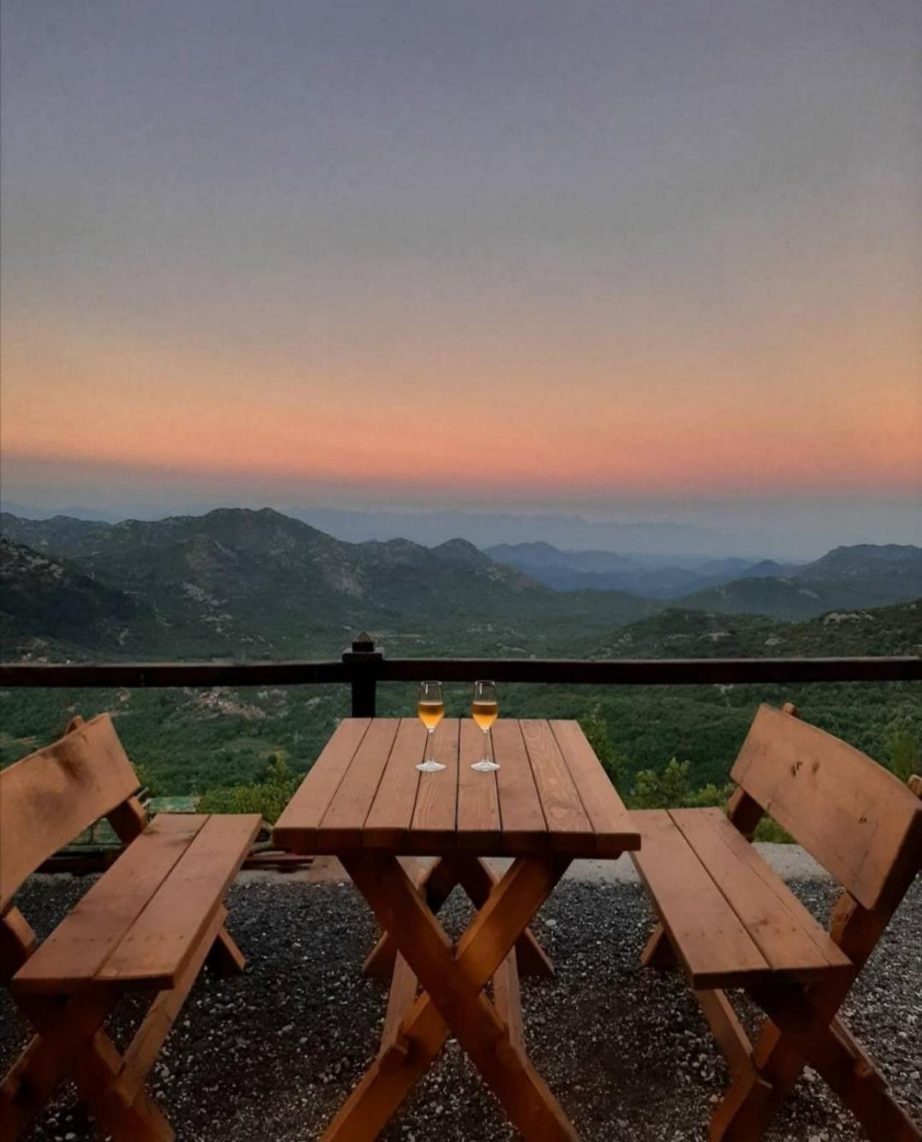 Camp Oaza,Lipa Hotel Cetinje Ngoại thất bức ảnh
