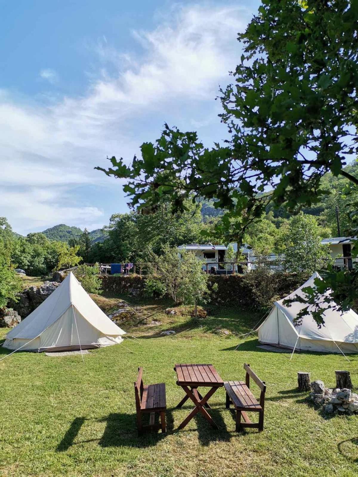Camp Oaza,Lipa Hotel Cetinje Ngoại thất bức ảnh