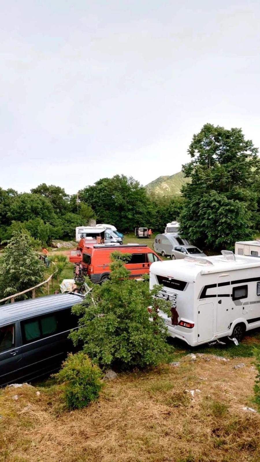 Camp Oaza,Lipa Hotel Cetinje Ngoại thất bức ảnh