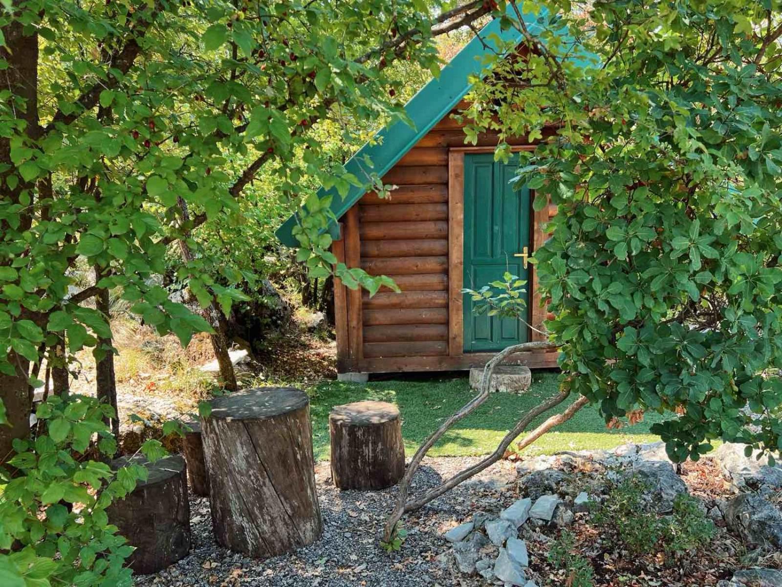 Camp Oaza,Lipa Hotel Cetinje Ngoại thất bức ảnh