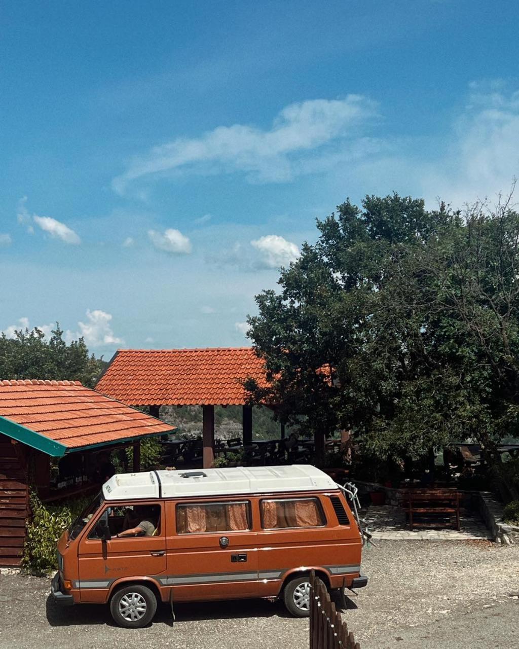 Camp Oaza,Lipa Hotel Cetinje Ngoại thất bức ảnh