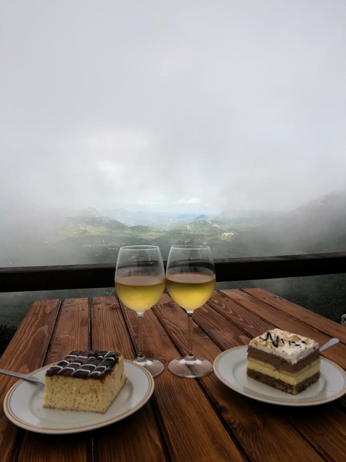 Camp Oaza,Lipa Hotel Cetinje Ngoại thất bức ảnh