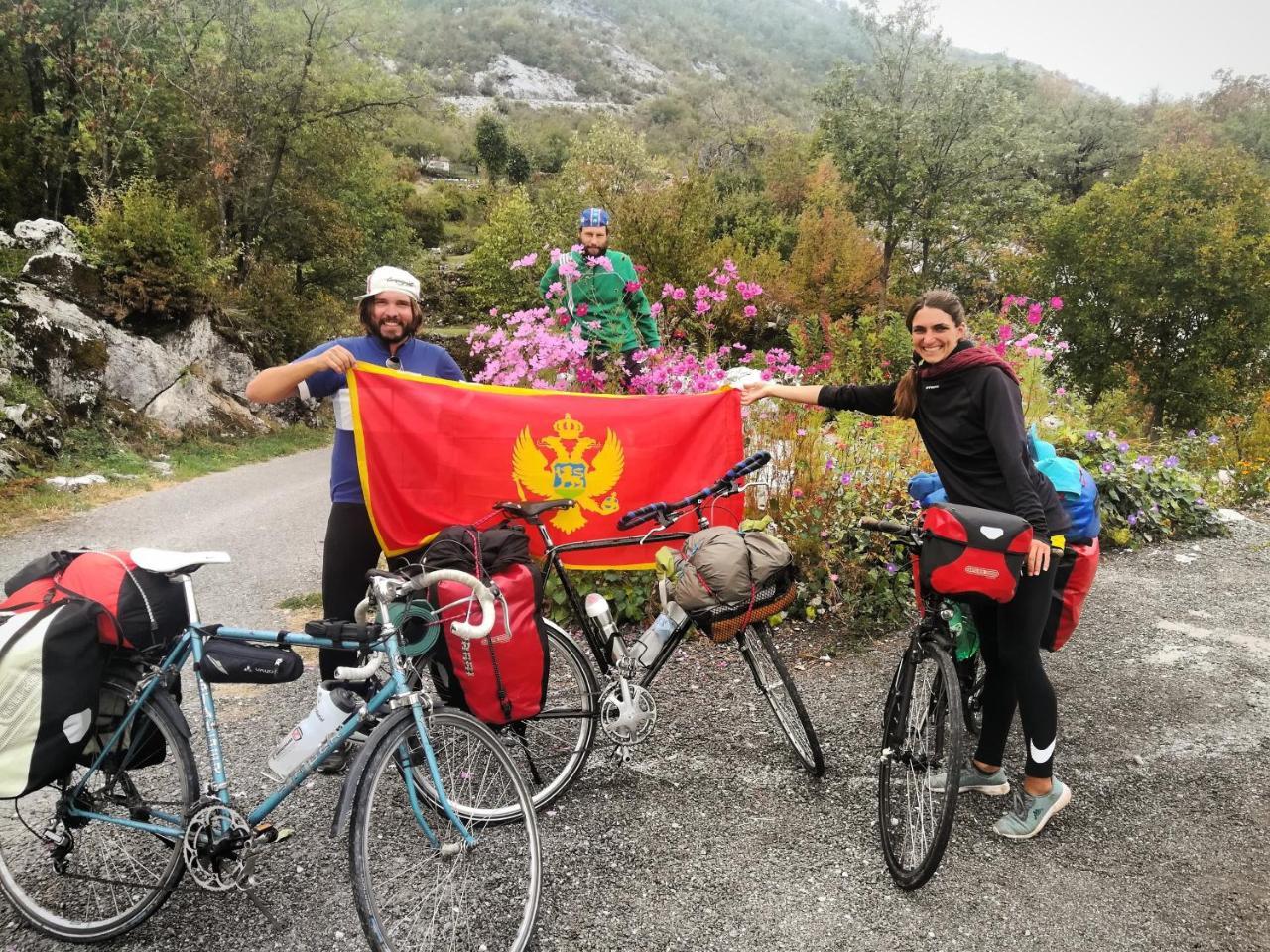 Camp Oaza,Lipa Hotel Cetinje Ngoại thất bức ảnh