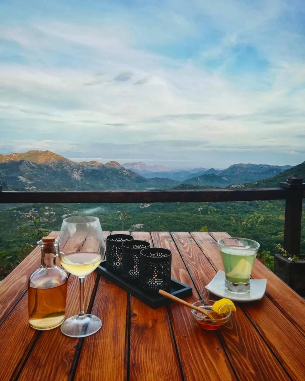 Camp Oaza,Lipa Hotel Cetinje Ngoại thất bức ảnh