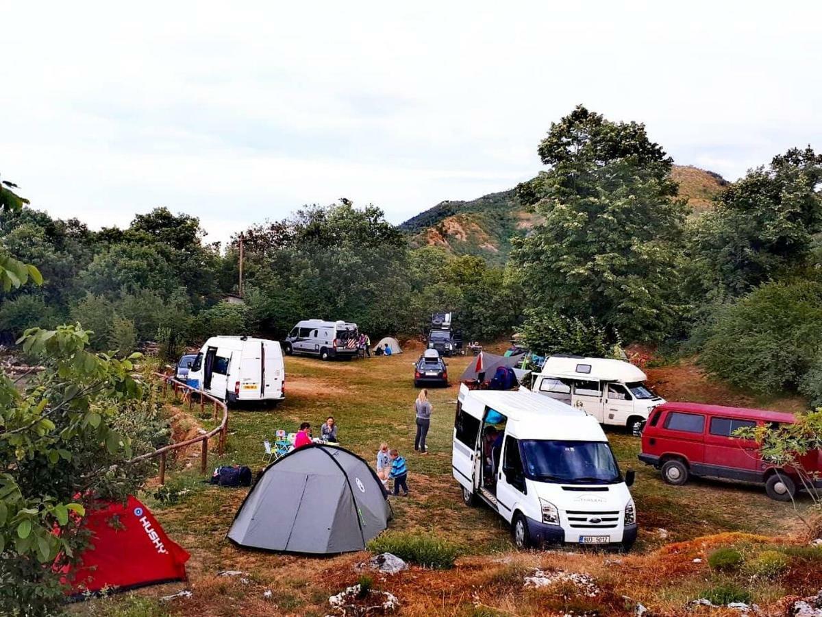 Camp Oaza,Lipa Hotel Cetinje Ngoại thất bức ảnh