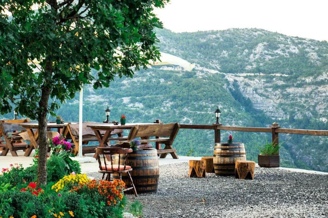 Camp Oaza,Lipa Hotel Cetinje Ngoại thất bức ảnh