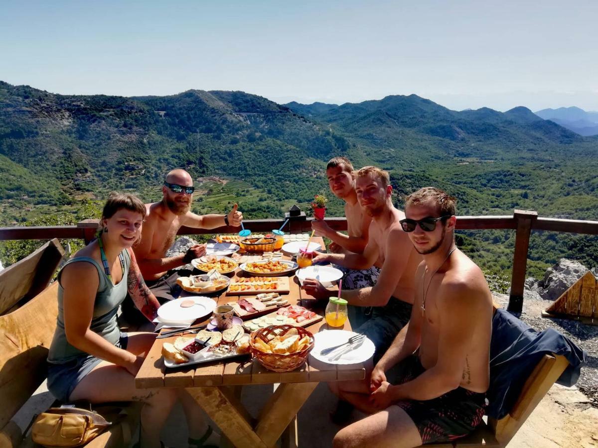 Camp Oaza,Lipa Hotel Cetinje Ngoại thất bức ảnh